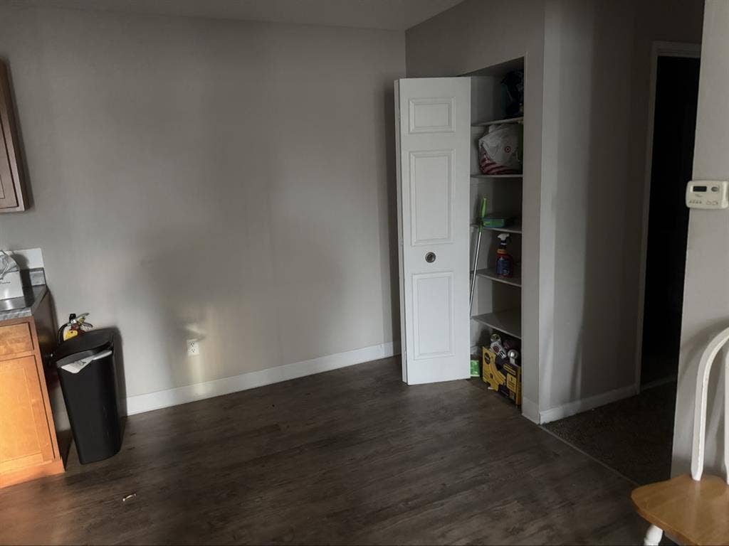 Looking for roommate
