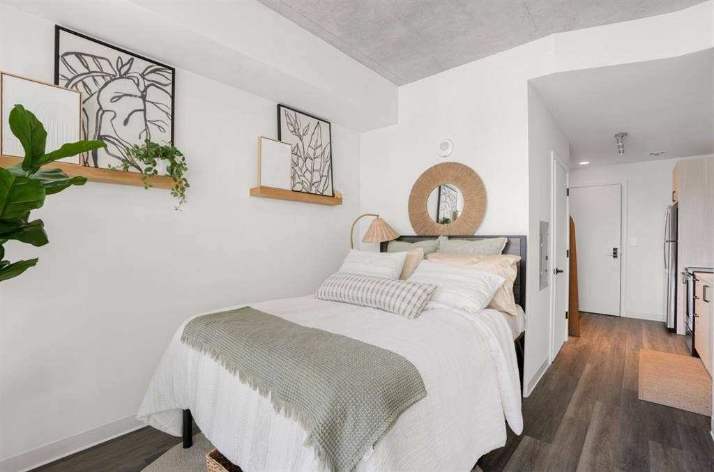 Looking for a female roommate