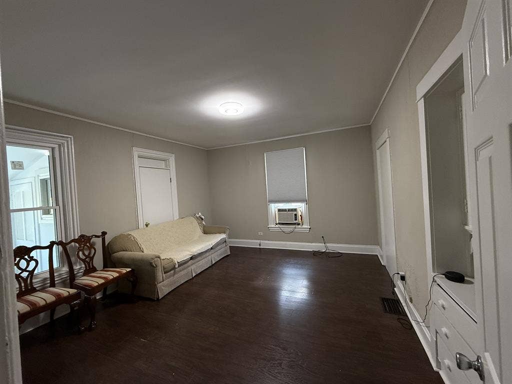 $700 Private Room Downtown Hinsdale