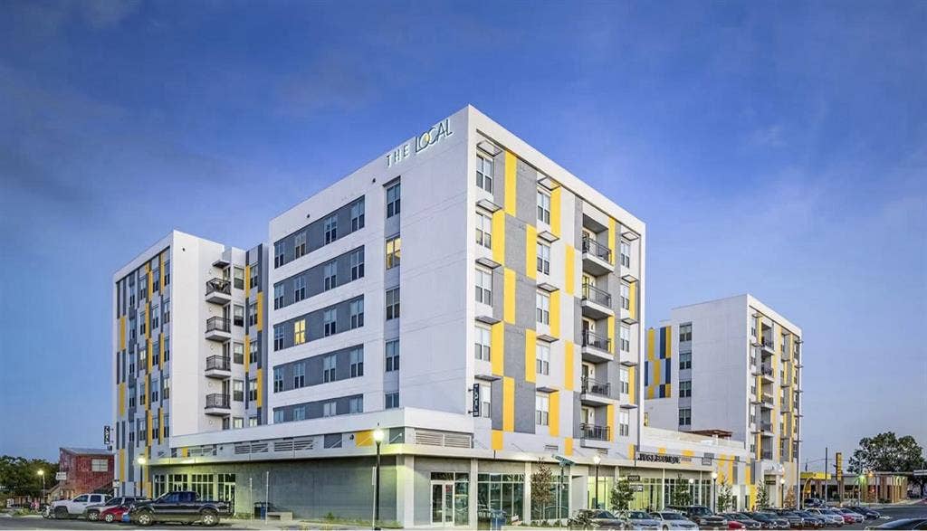Female Lease Takeover + Free Rent
