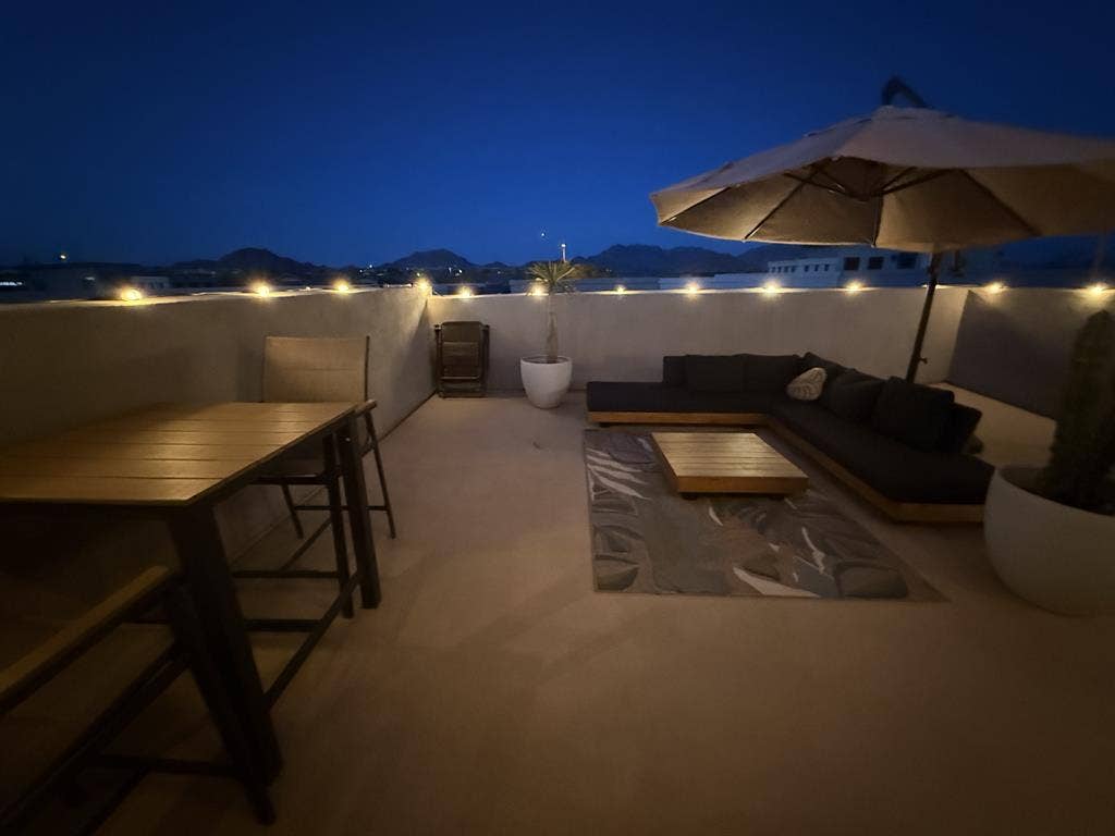 Room+bathrm, King bed, garage park
