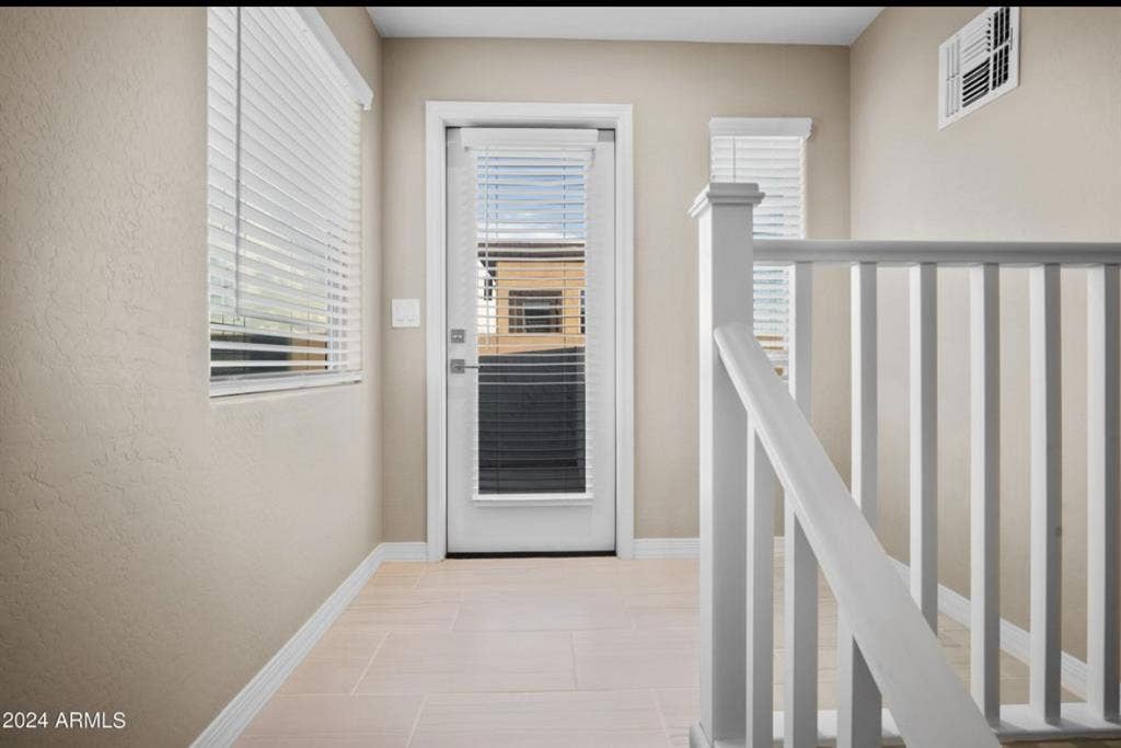 King bed/bath & garage