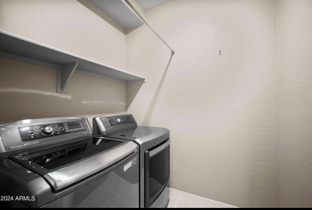 King bed/bath & garage