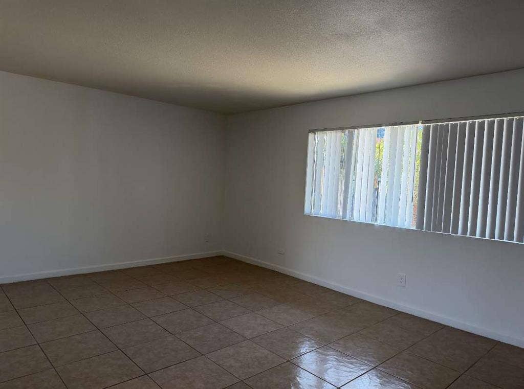 Private room in Glendale near GCC