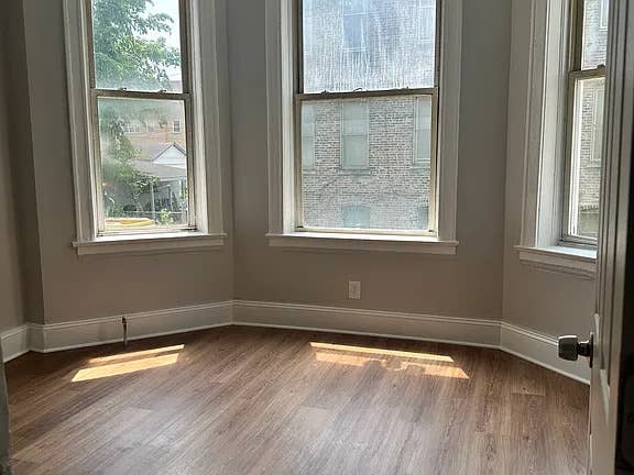 Room Near Pink Line + Utilities Inc