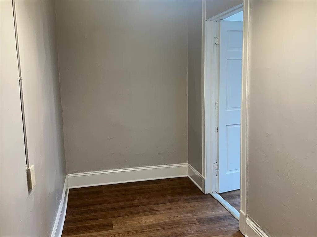 Room Near Pink Line + Utilities Inc