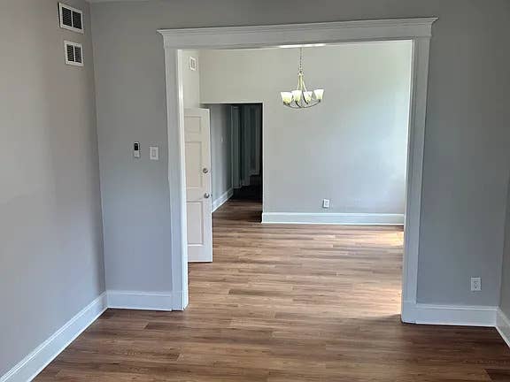 Room Near Pink Line + Utilities Inc