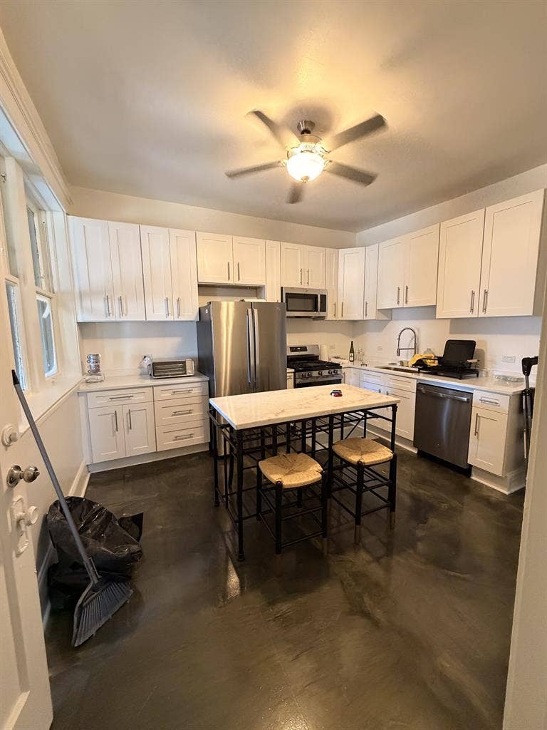 Room Near Pink Line + Utilities Inc