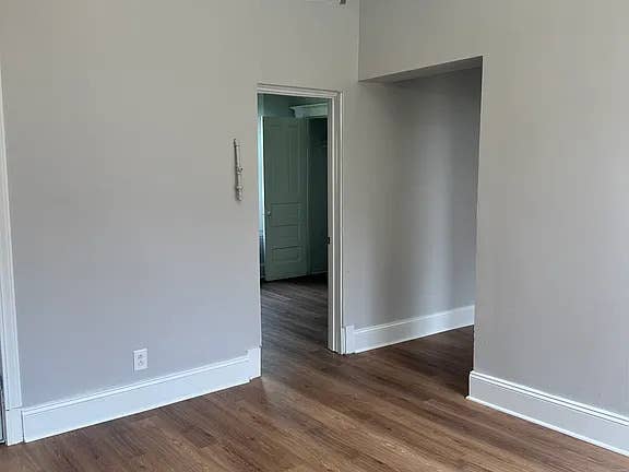 Room Near Pink Line + Utilities Inc