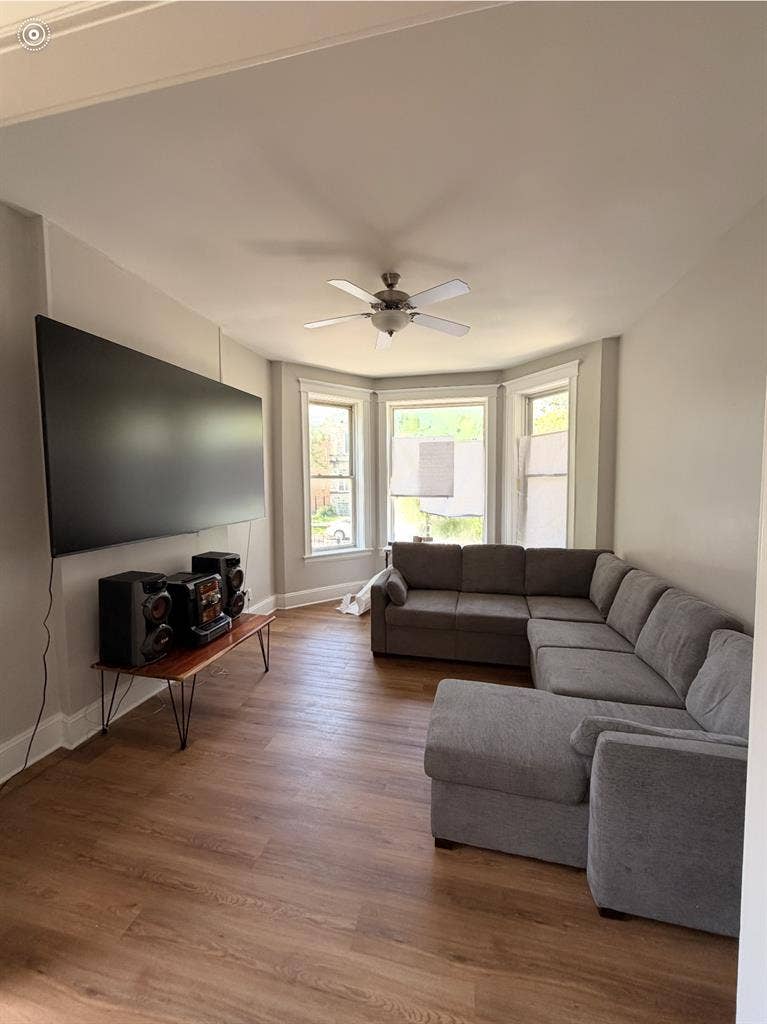 Room Near Pink Line + Utilities Inc