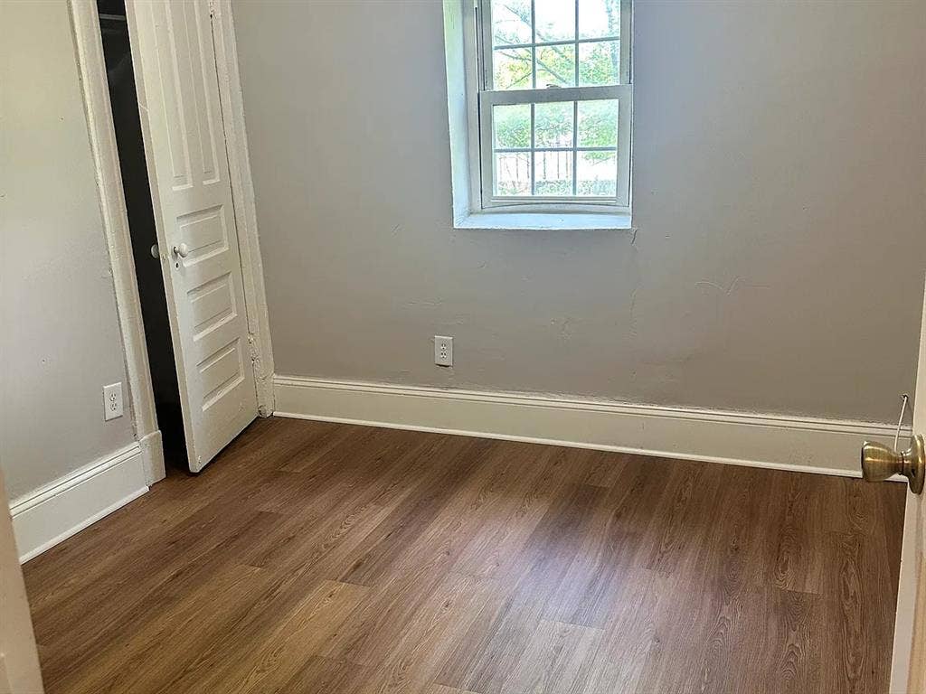 Room Near Pink Line + Utilities Inc