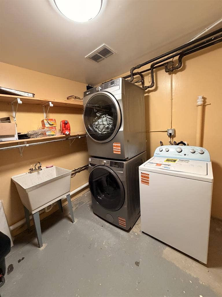 Room Near Pink Line + Utilities Inc