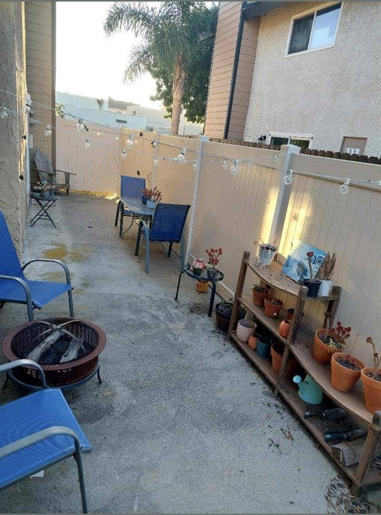 ROOM FOR RENT- FEMALE ONLY