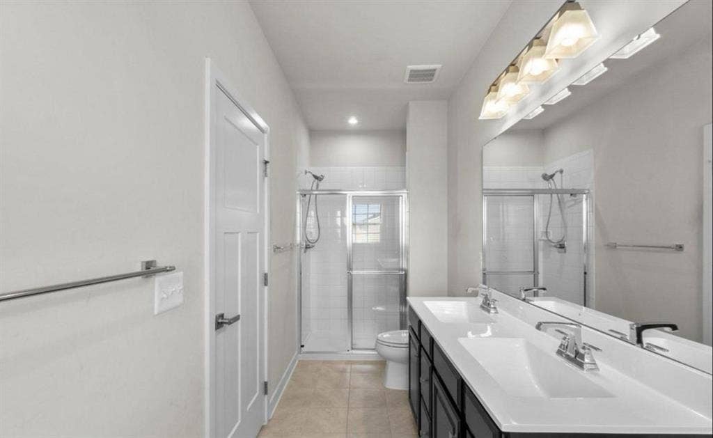 Master Bedroom for Rent