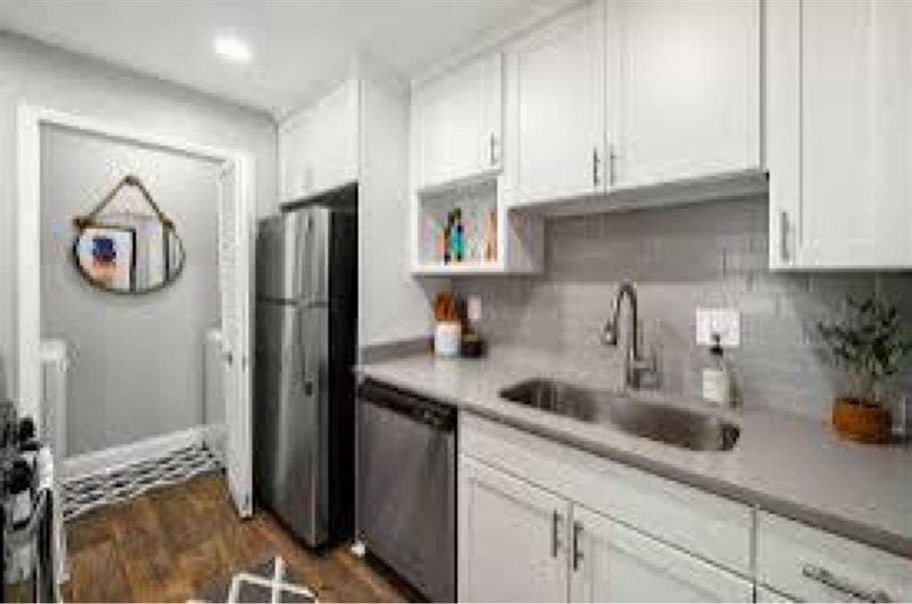 Looking for short term roommate.