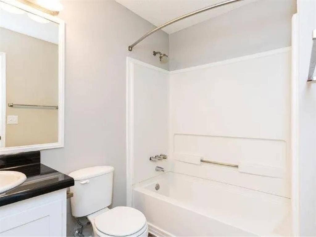 Looking for short term roommate.