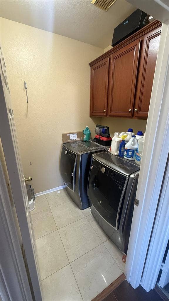 ISO Subleaser for 10x12 Room