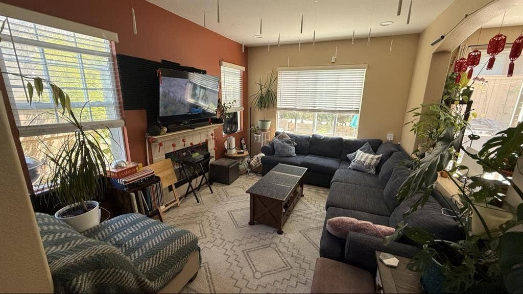 ISO Subleaser for 10x12 Room