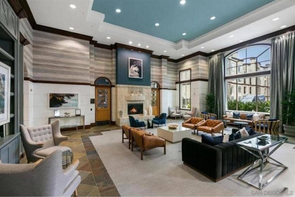 Private bedroom + private bathroom