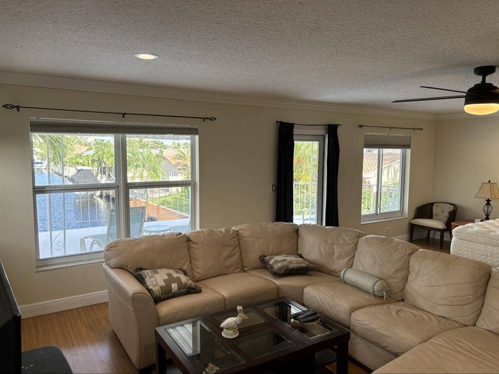 Huge Furnished Waterfront Room