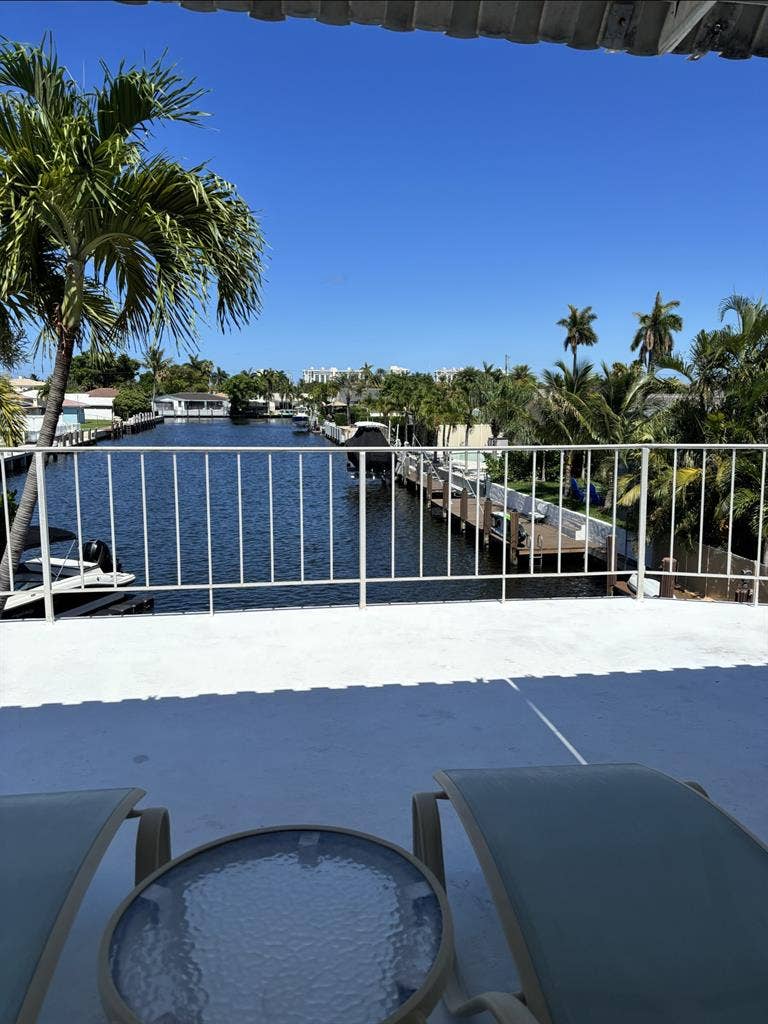 Huge Furnished Waterfront Room