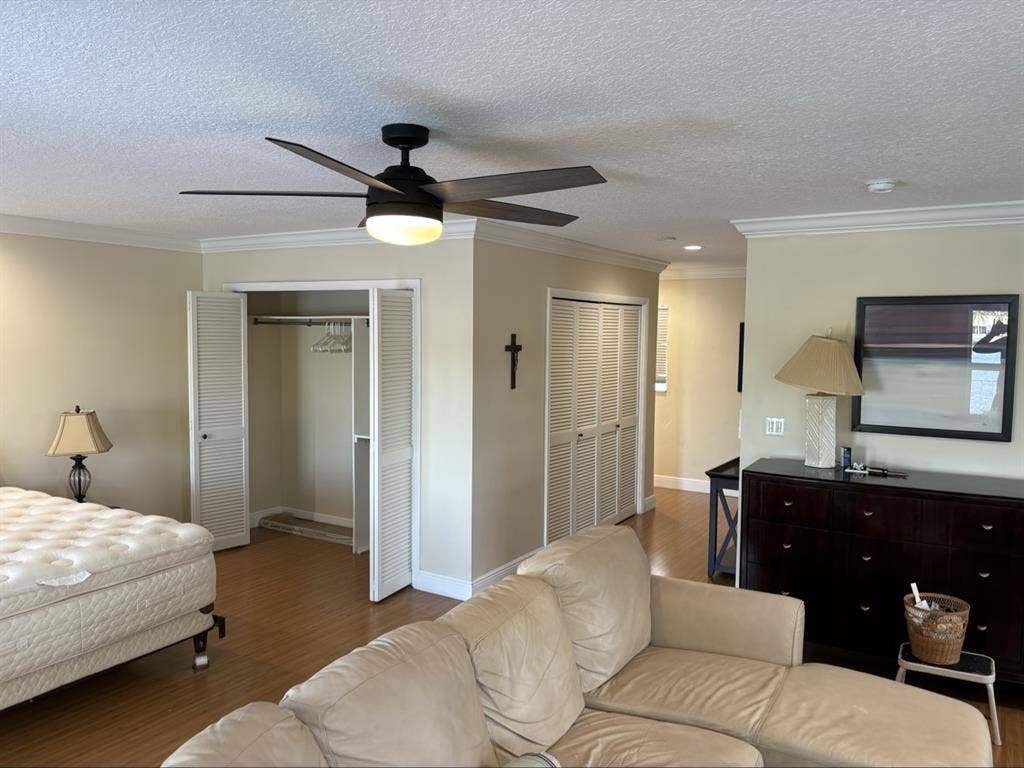 Huge Furnished Waterfront Room