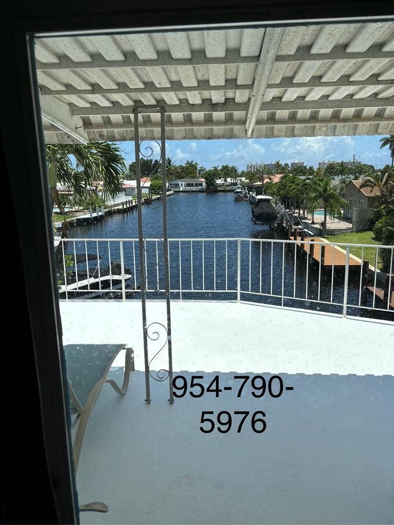 Huge Furnished Waterfront Room