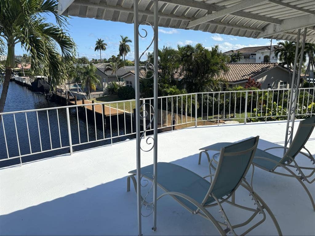 Huge Furnished Waterfront Room
