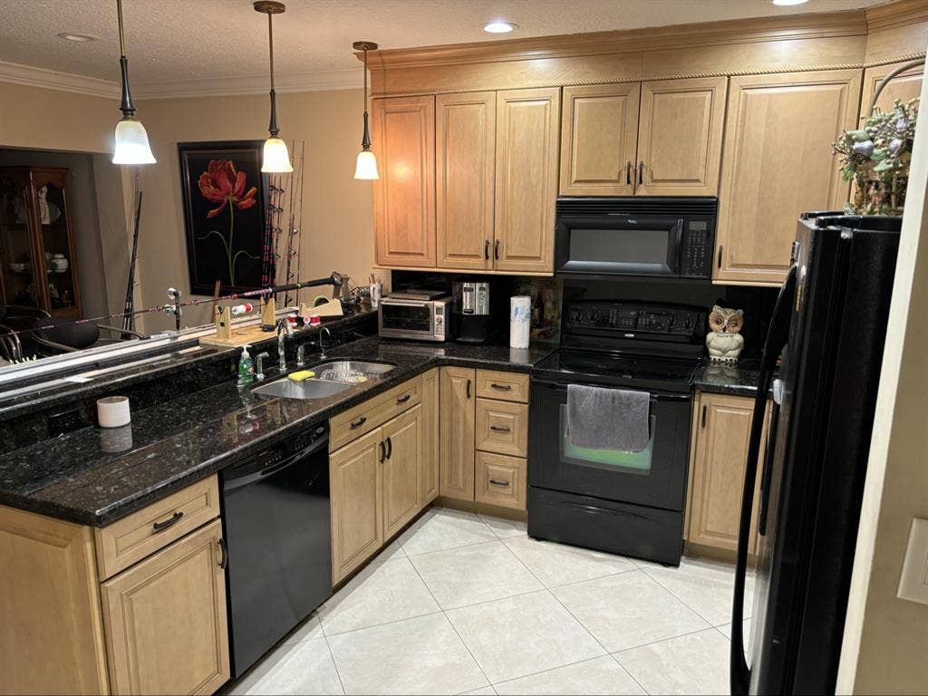 Huge Furnished Waterfront Room