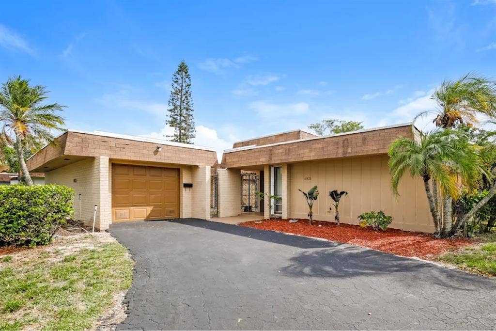 Spacious 4BR/3BA Family Home + Pool