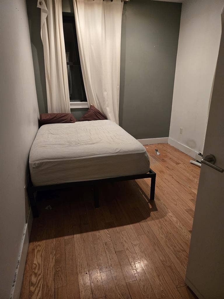 ISO Three Roommates | Crown Heights