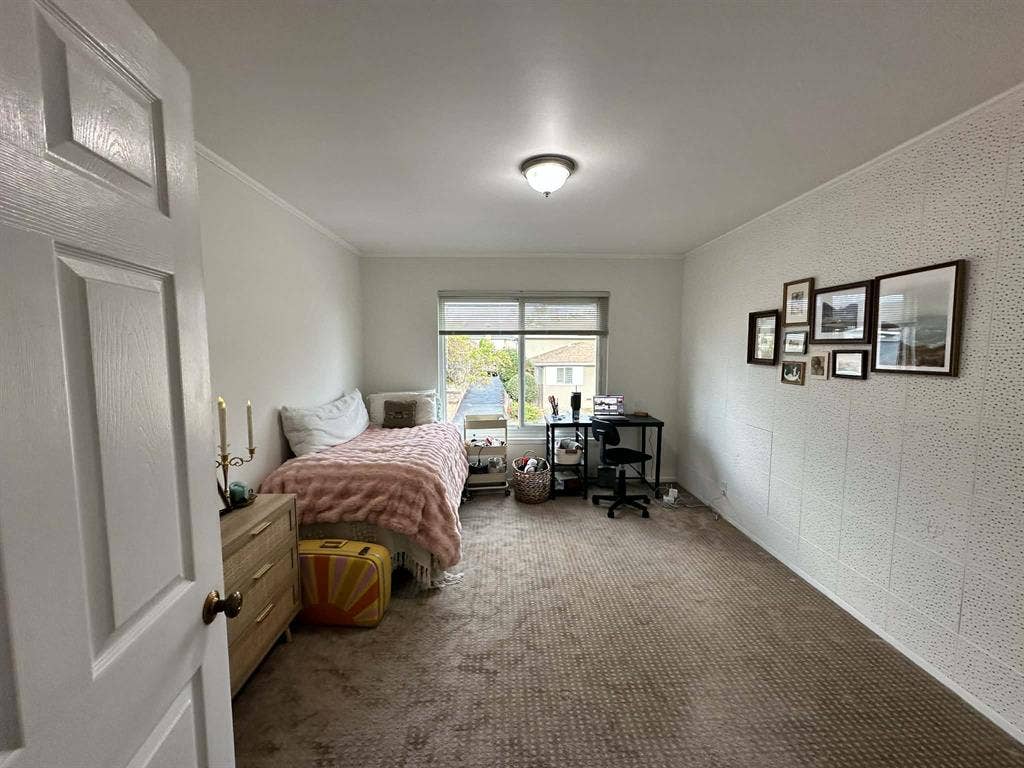 Private Unfurnished Room(2 Bd/1 BA)