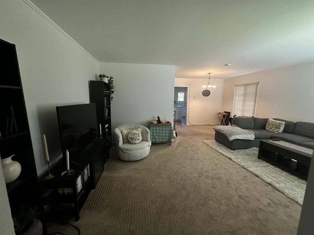 Private Unfurnished Room(2 Bd/1 BA)