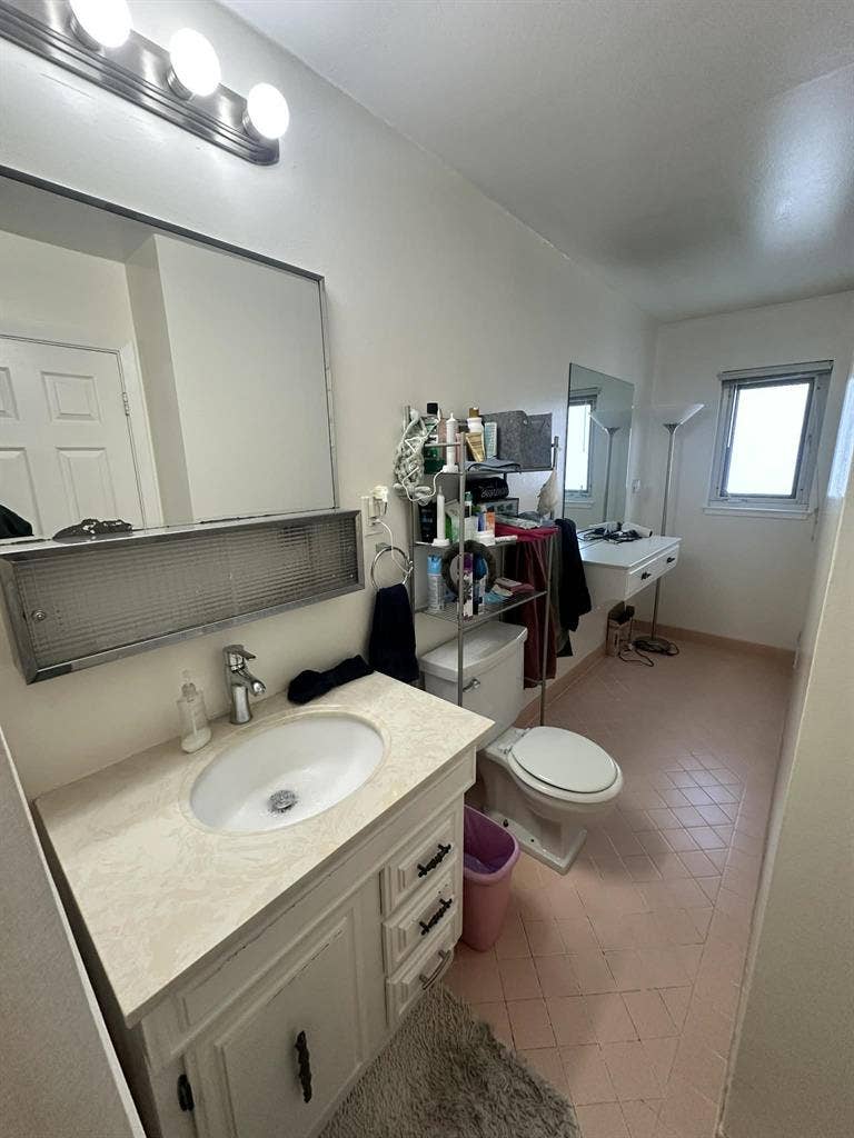 Private Unfurnished Room(2 Bd/1 BA)