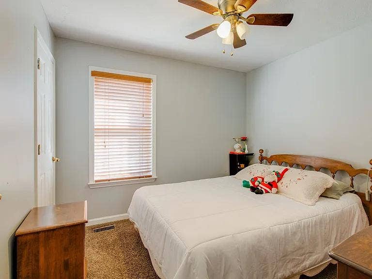 Room for rent in house