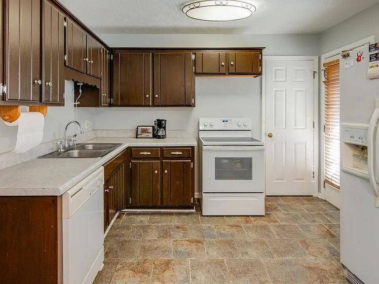 Room for rent in house