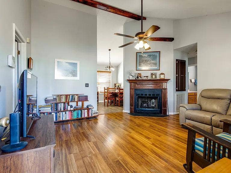 Room for rent in house