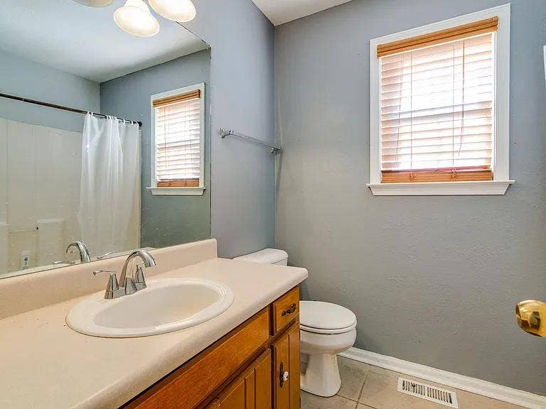 Room for rent in house