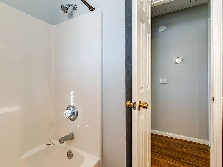 Room for rent in house