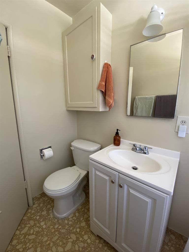 Private bedroom - shared bathroom