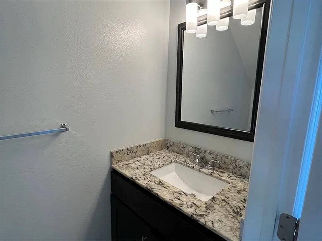 SPACIOUS 3 BEDROOM 1.5 BATH