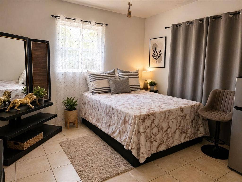Renting room in South Sarasota