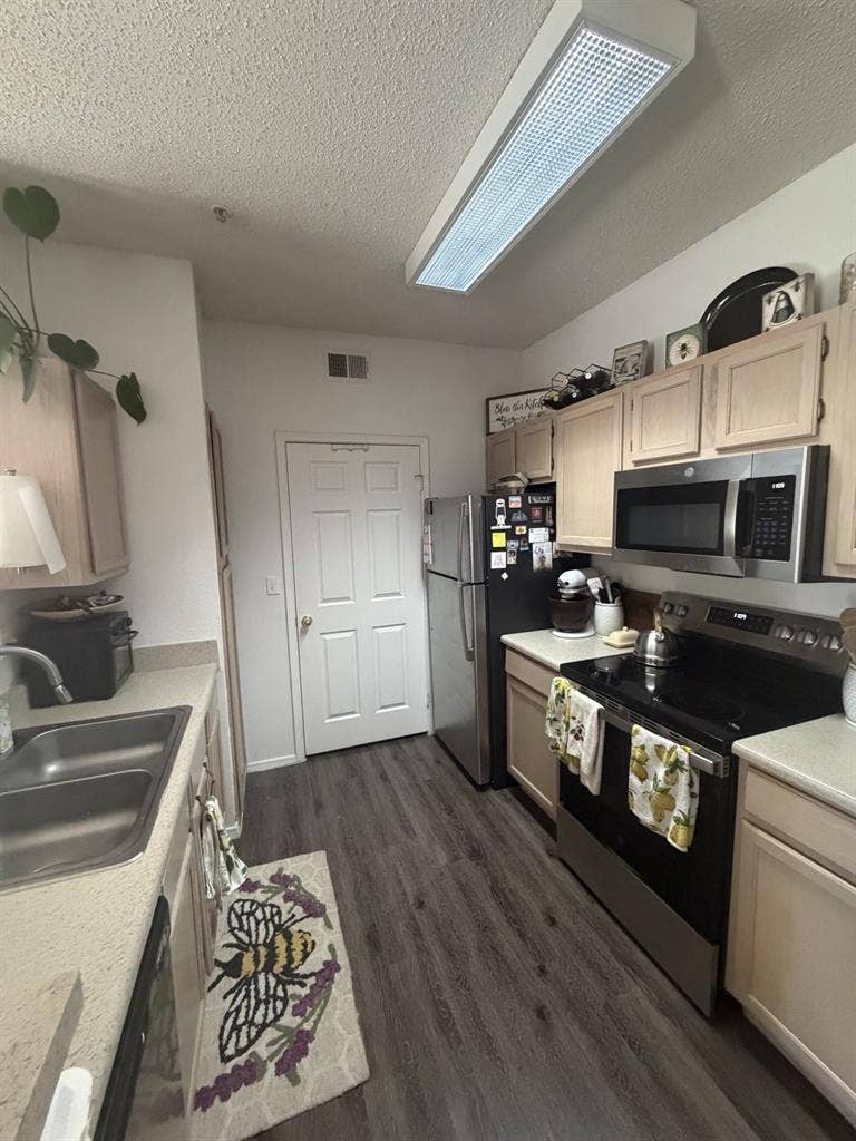 ISO roommate for 2bd/2bth apartment