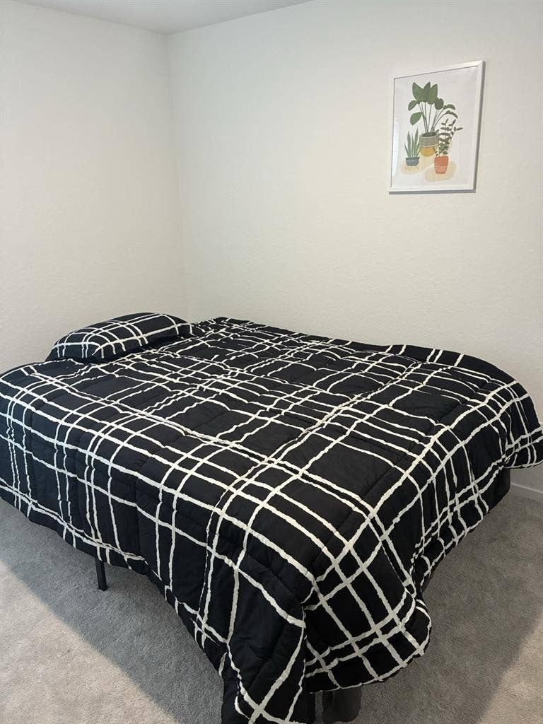 Cozy, clean room available.