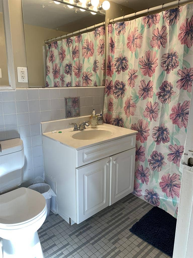 Van Ness DC Vacant Room