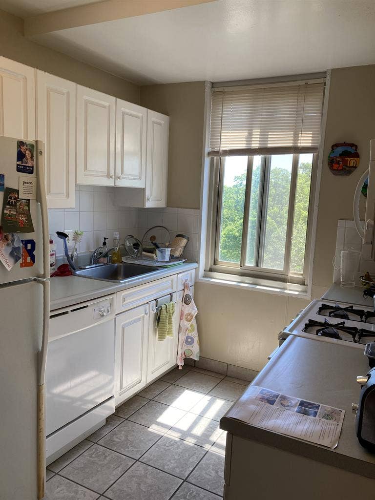 Van Ness DC Vacant Room
