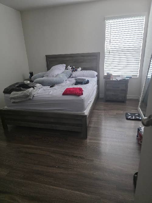 Looking for a clean female roommate