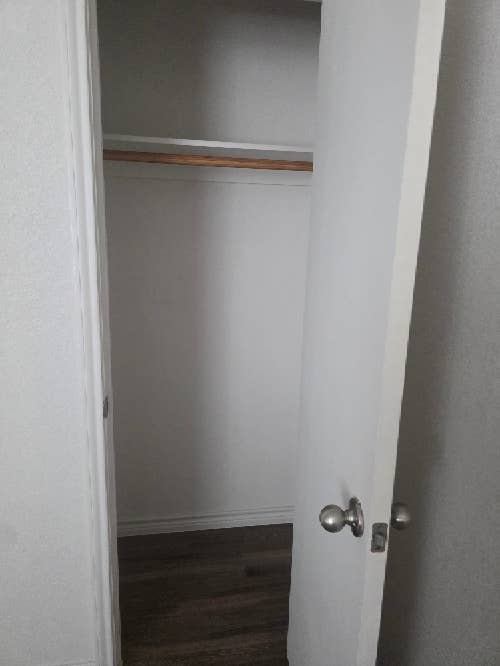 Looking for a clean female roommate