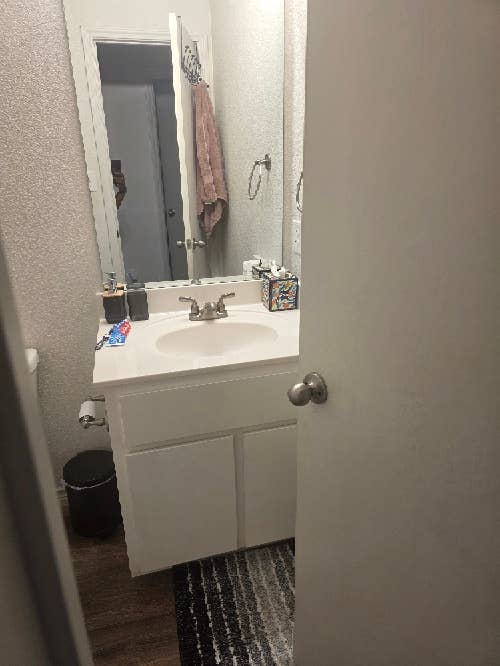 Looking for a clean female roommate