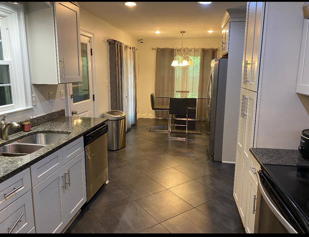 Affordable Room/Keyless entry/Safe